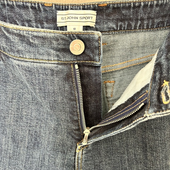 St. John Sport Women's Blue Denim Straight Leg Jeans with Zipper Details Size 10 - Picture 6 of 7